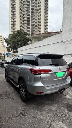 TOYOTA HILUX SW4 2.8 SRX 4X4 7 LUGARES 16V TURBO INTERCOOLER DIESEL 4P AUTOMÁTICO